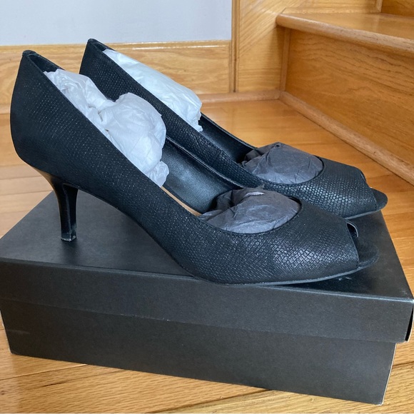 Tahari Janna Peep Toe Heel 10M - Picture 6 of 7